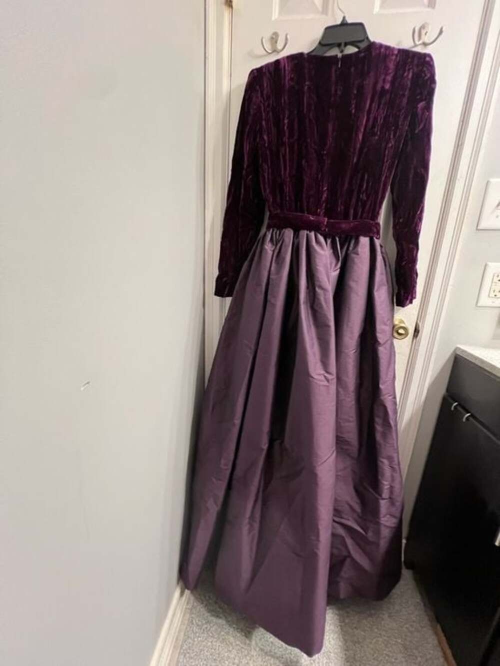 [JUST IN] Vintage Oscar de la Renta 'Miss O' Jewel Belt Evening Gown - Size 8 - Picture 4 of 8